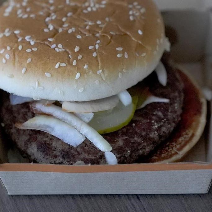 E. coli cases climb to 104 in McDonald's outbreak tied to slivered onions